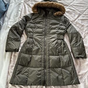 Larry Levine: Olive Green Puffer Coat Women's Size M Faux Fur Hood Winter Jacket